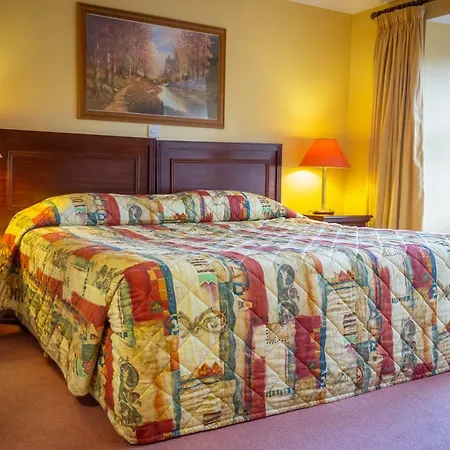 Lynhams Hotel