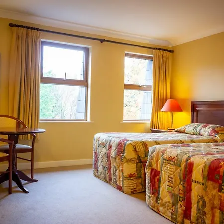 Hotel Lynhams 3*