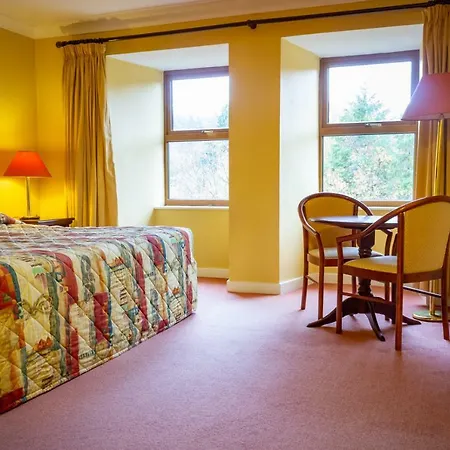 Lynhams Hotel